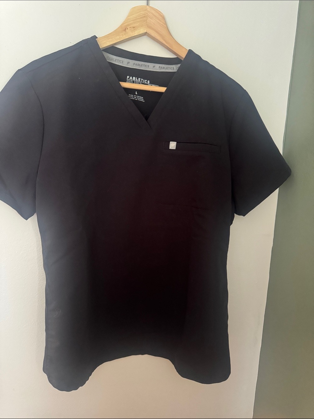 Fabletics Women’s black scrub top